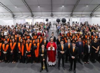 Universidad Anáhuac Puebla gradúa a más de 600 profesionistas