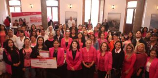 Bety Sánchez entrega premios del concurso “Impulsa Mujer” en Zacatlán