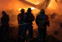 Contienen incendio de bodega en colonia Santiago de los Leones