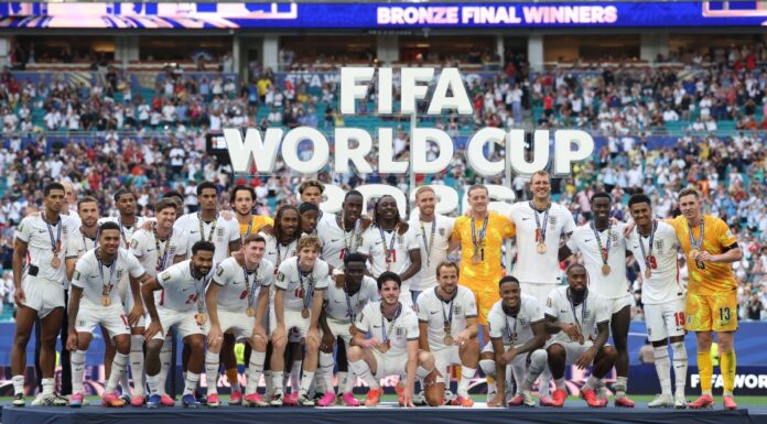 Inglaterra vence 6-4 a Francia y se lleva el tercer lugar de la copa de futbol