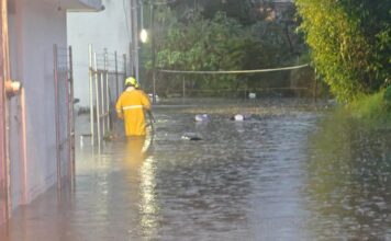 Lluvia en Puebla deja inundaciones, cierres viales y autos varados