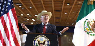 Ken Salazar niega participación de EU en captura de “El Mayo”