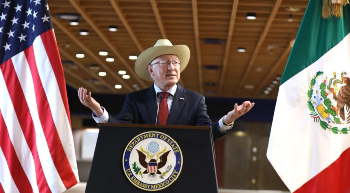 Ken Salazar niega participación de EU en captura de “El Mayo”