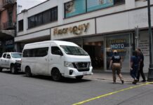 Policía Auxiliar se dispara y muere en tienda del Centro Histórico de Puebla