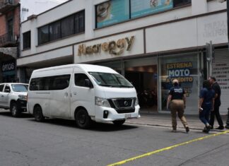 Policía Auxiliar se dispara y muere en tienda del Centro Histórico de Puebla