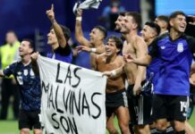 FIFA abre proceso contra Argentina por pancarta política y pelea