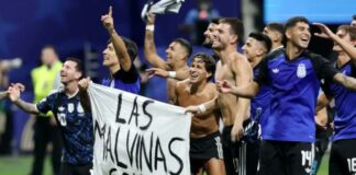 FIFA abre proceso contra Argentina por pancarta política y pelea