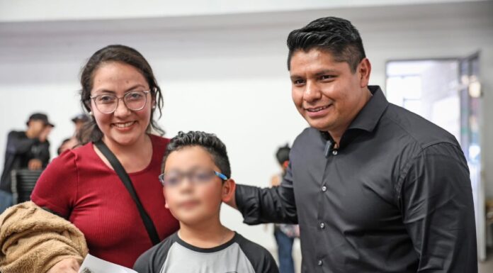 DIF Cuautlancingo entrega 476 lentes a niñas y niños