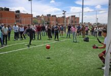 Omar Muñoz entrega cancha de futbol 5 en Deportivo Uranga