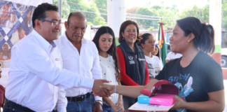 Pável Gaspar reconoce a graduados del IEEA en Ixcamilpa