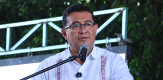 Pável Gaspar acompaña graduación del CBTis 184