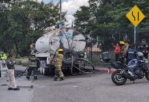 Pipa de agua se incendia en Periférico Ecológico