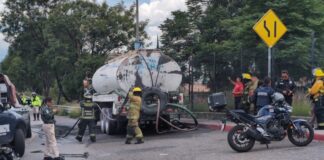 Pipa de agua se incendia en Periférico Ecológico