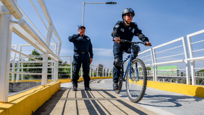 Policía