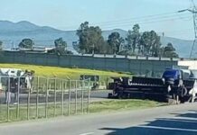 Conductor muere prensado tras volcadura en el Arco Norte