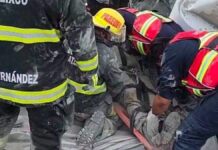 Conductor queda prensado tras volcadura en la Atlixco-Puebla
