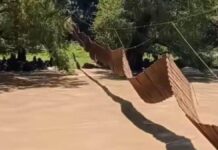 Colapsa puente colgante en Guadalupe Santa Ana por lluvias