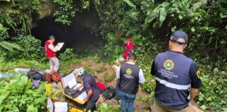 Falta rescatar a tres personas de gruta en Cuetzalan: PC
