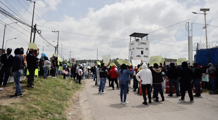 Familiares de reclusos se manifiestan en Penal de San Miguel
