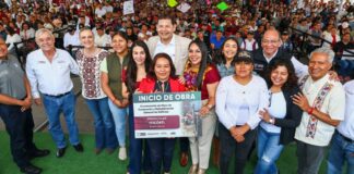 Entregan apoyos educativos, para campo y obras en San Pedro Cholula