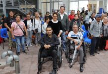 SMDIF de Cuautlancingo entrega 20 sillas de ruedas