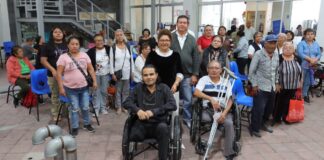 SMDIF de Cuautlancingo entrega 20 sillas de ruedas