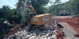 Restablecen circulación en la Azumbilla-Tlacotepec tras aparición de socavón