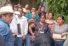 En Tlacuilotepec protestan por mala calidad en obra pública