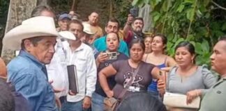 En Tlacuilotepec protestan por mala calidad en obra pública