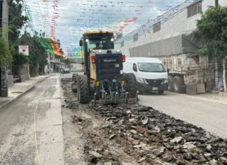 Estado atiende tramo carretero de San Diego Chalma a Santa Cruz Acapa
