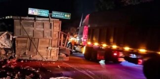 Volcadura de tráiler provoca cierre parcial en la Puebla-Orizaba