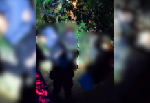 Motocicleta cae de puente en Santa María Nativitas; hay dos heridos