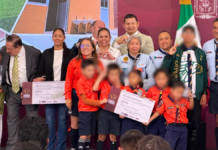 Puebla entrega apoyos de Obra Comunitaria a danzantes y scouts