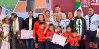 Puebla entrega apoyos de Obra Comunitaria a danzantes y scouts