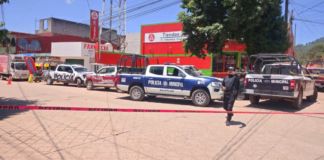 Hombre es asesinado a balazos frente a una tienda en Zacatlán