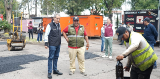 Pepe Chedraui supervisa bacheo en la colonia Héroes de Puebla