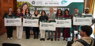 Texmelucan entrega 50 becas a estudiantes de la UTH