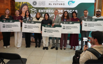 Texmelucan entrega 50 becas a estudiantes de la UTH