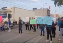 Bloquean carretera en Quecholac por trabajadores lesionados
