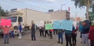 Bloquean carretera en Quecholac por trabajadores lesionados