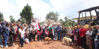 Bety Sánchez inicia pavimentación de la calle Narciso Mendoza