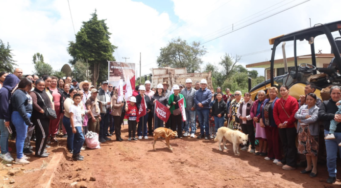 Bety Sánchez inicia pavimentación de la calle Narciso Mendoza