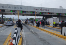 Padres y docentes mantienen una protesta en la caseta de San Marcos