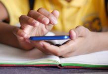 Congreso de Puebla busca regular celulares e IA en escuelas