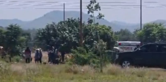 Rescatan con vida a dos trabajadores tras deslave en Atlixco