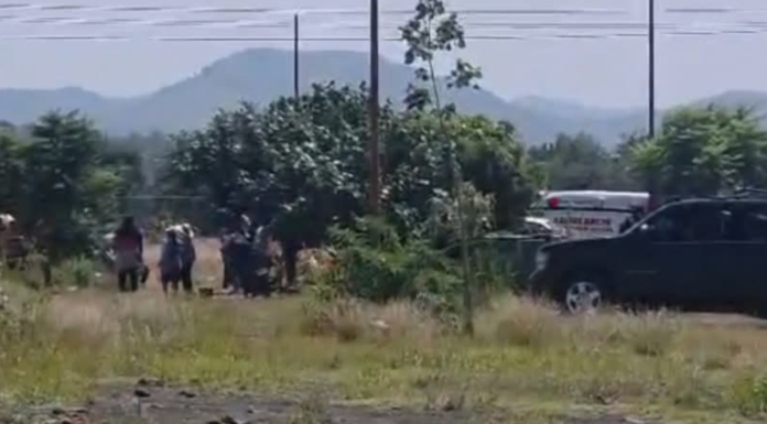 Rescatan con vida a dos trabajadores tras deslave en Atlixco