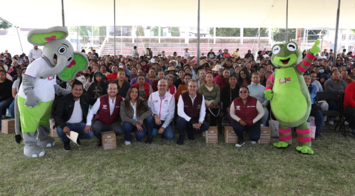 DIF Puebla Capital entrega 4 mil despensas en San Baltazar Tetela