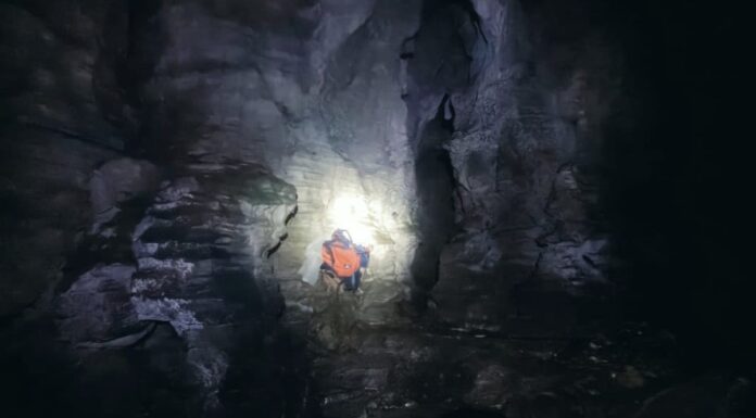 Incremento de río subterráneo dificulta rescates en gruta de Cuetzalan