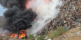 Más de 120 personas combaten incendio en basurero de Mazatlán