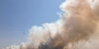 Movilizan aviones cisterna durante ola de calor e incendio en Francia